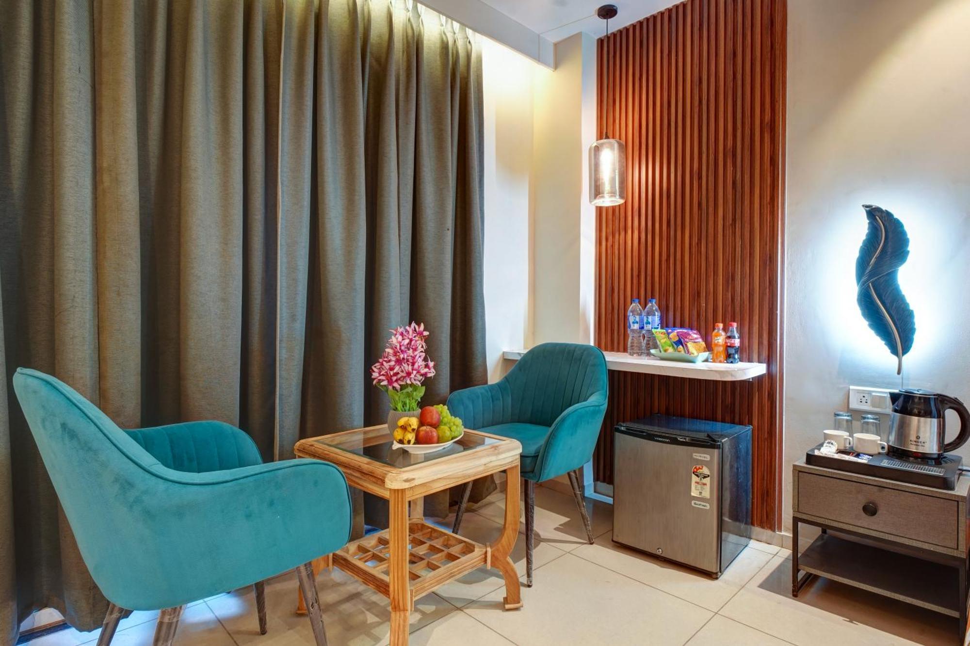 Rjk Stay - Sohna Road & Spaze It Park Gurgaon Exteriör bild