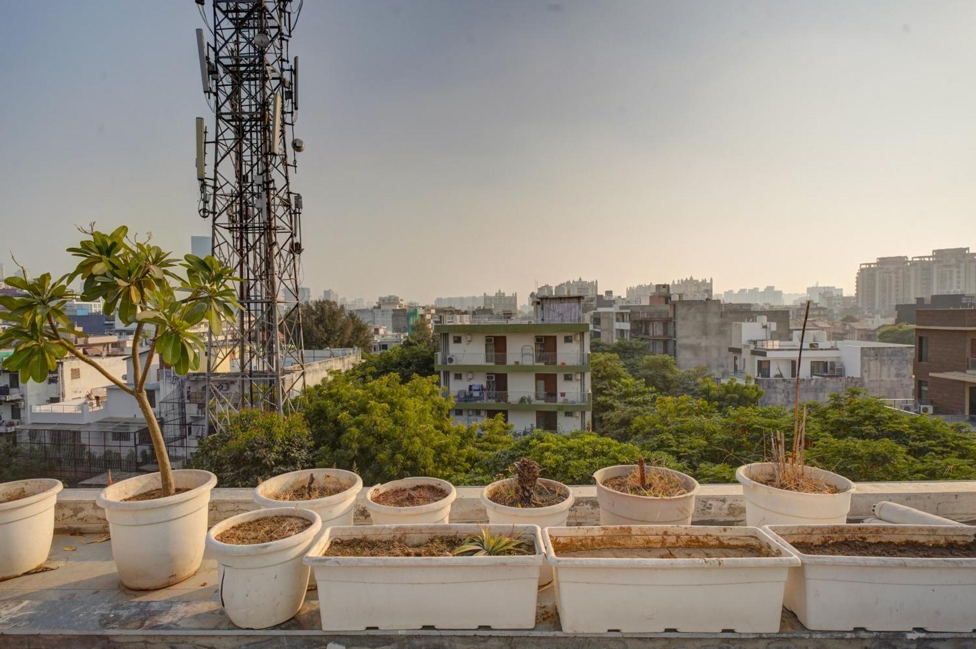 Rjk Stay - Sohna Road & Spaze It Park Gurgaon Exteriör bild