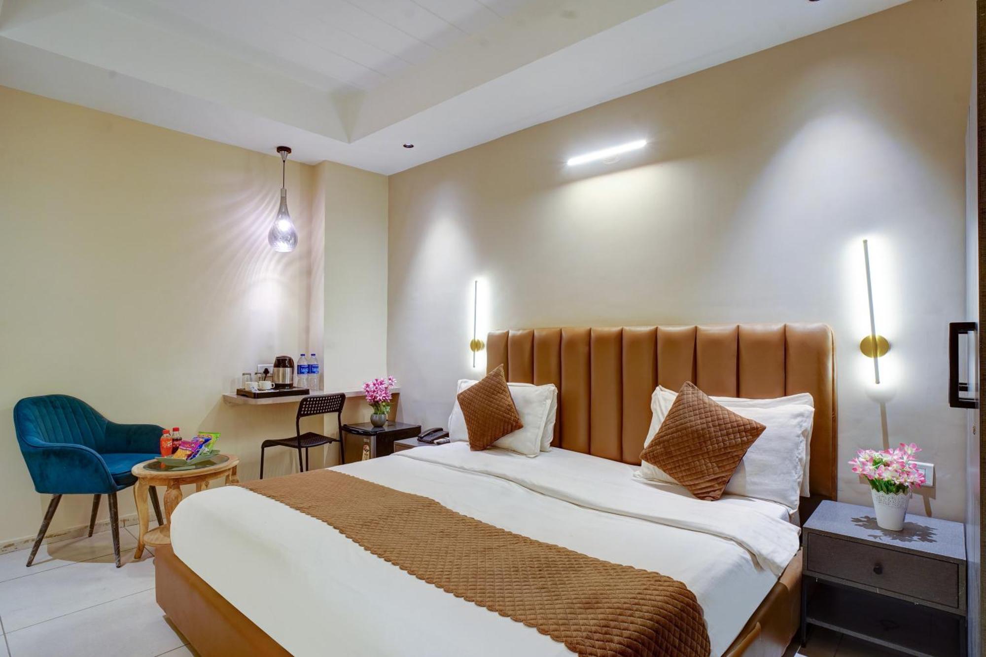 Rjk Stay - Sohna Road & Spaze It Park Gurgaon Exteriör bild