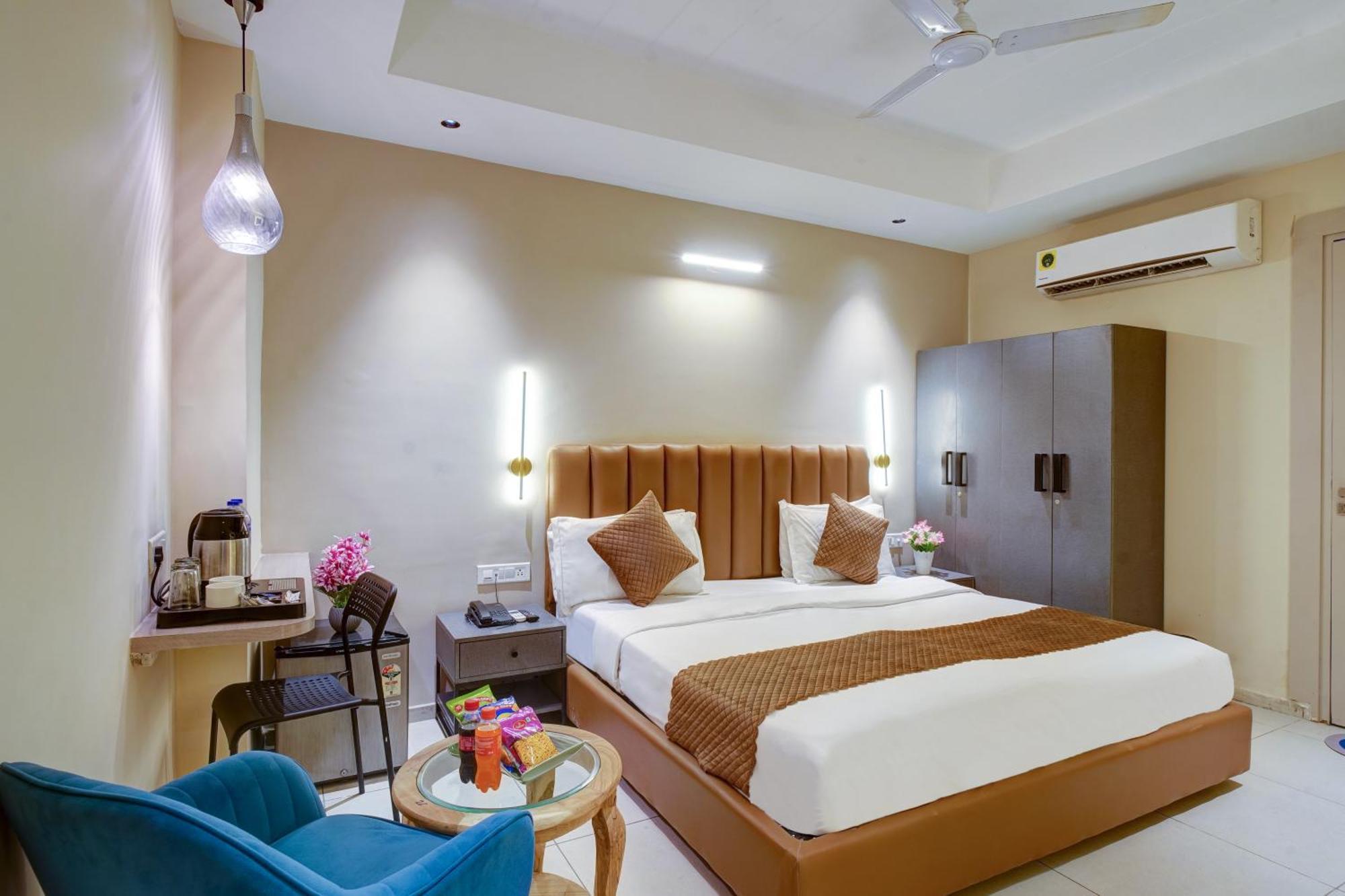 Rjk Stay - Sohna Road & Spaze It Park Gurgaon Exteriör bild